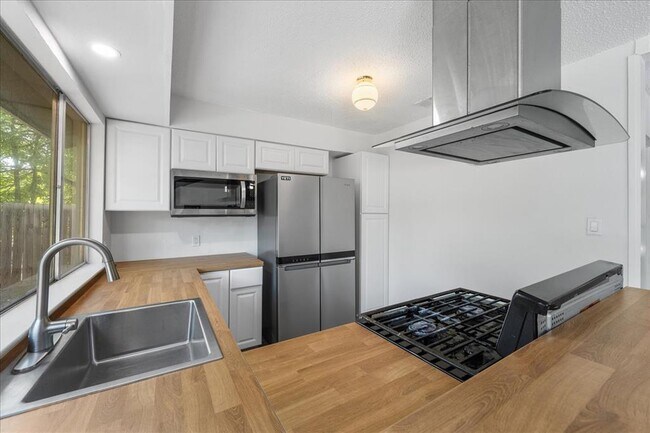 Foto del edificio - 7505 Shadywood Dr