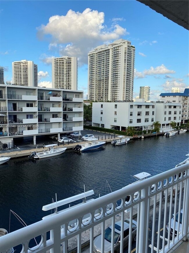 Foto del edificio - 3601 NE 170th St