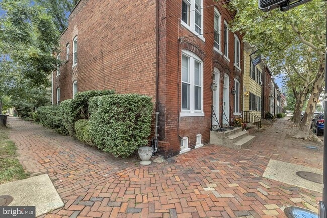 Building Photo - 1125 Prince St