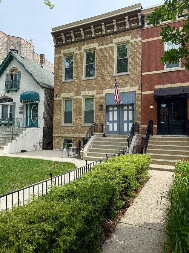 Primary Photo - 921 S Bishop St
