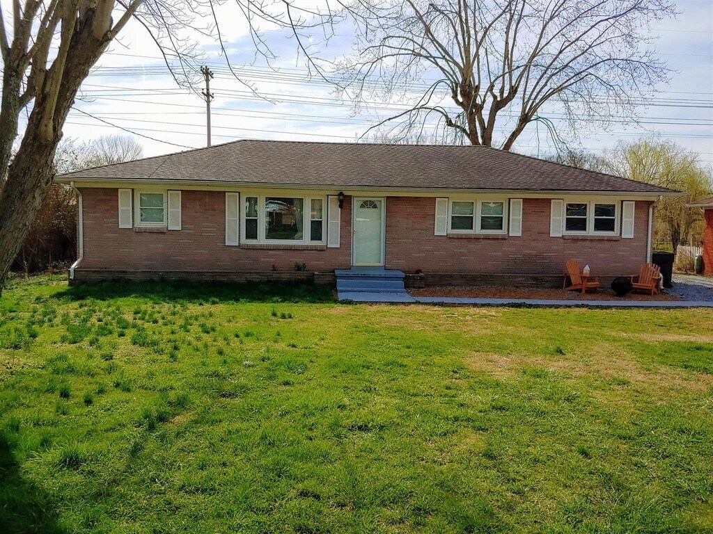 Foto principal - AVAILABLE NOW. 3 Bd 1 Bath over 1,400 sq f...