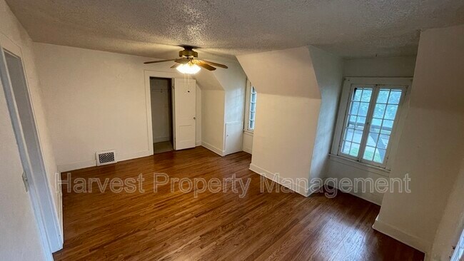 Building Photo - 707 Litchfield N