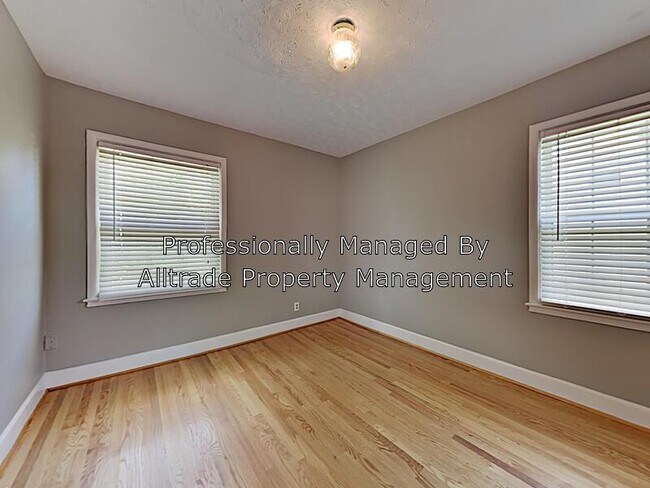 Building Photo - 323 Monohan Dr