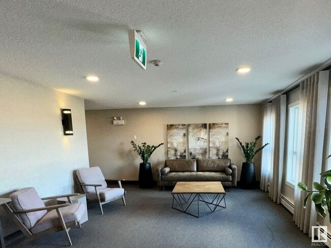 Photo du bâtiment - 1506 Tamarack Blvd NW
