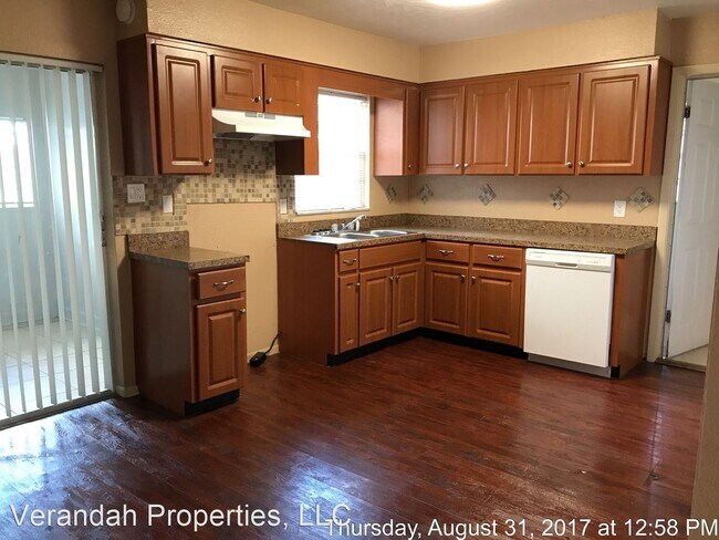 Building Photo - 3 br, 1 bath House - 303 Greens End Street