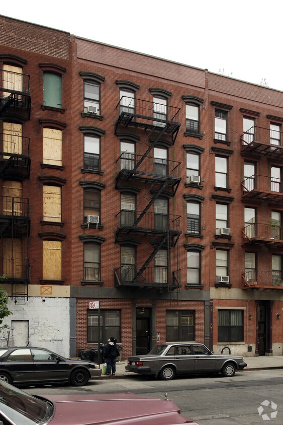 Foto del edificio - 241 E Second St