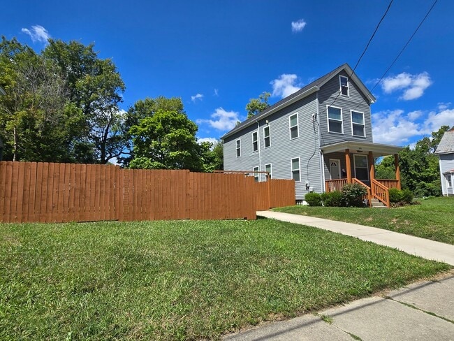 Building Photo - Super, Renovated 3 bed 1 bath! Available Now!