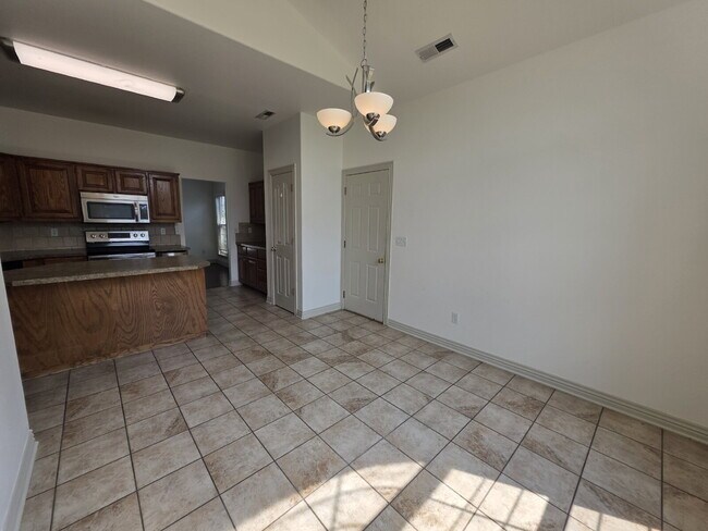 Building Photo - 302 Cross Creek Dr