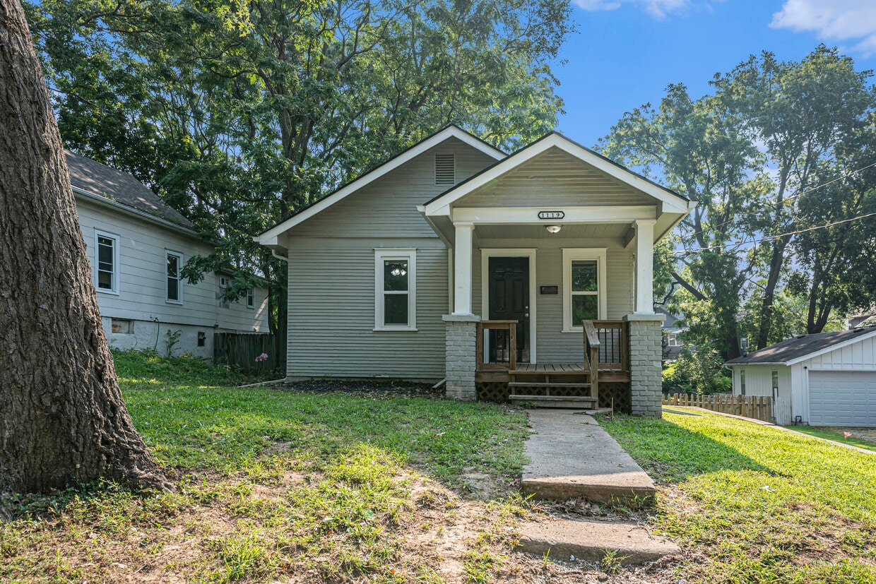 Primary Photo - 1119 N Spring St