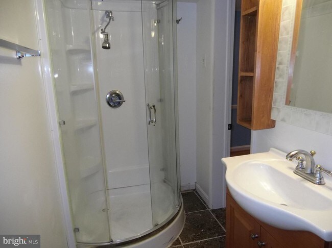 Building Photo - 10912 Oakwood St