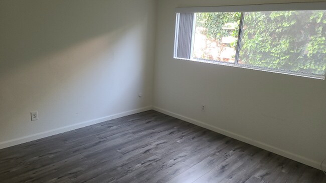 Foto del edificio - 909 Westbourne Dr