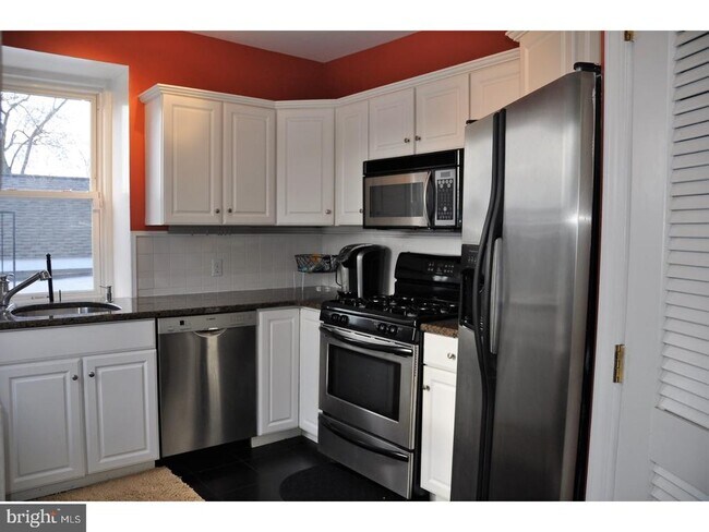 Building Photo - 32B Witherspoon Ln