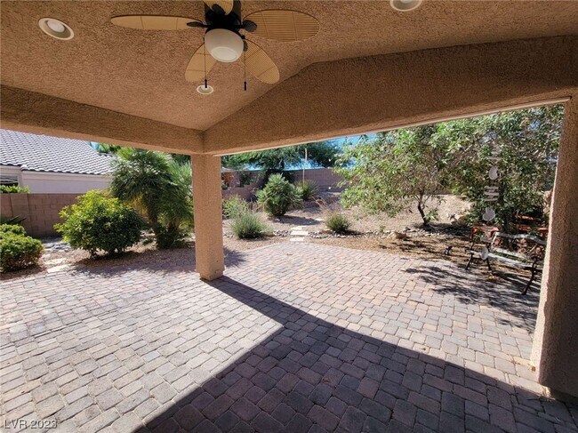 Foto del edificio - 8161 Cane Creek Mill Ct