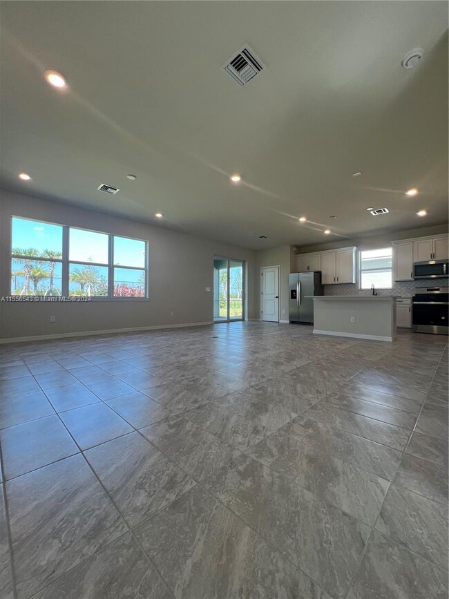 Building Photo - 12240 SW Myrtle Oak Dr