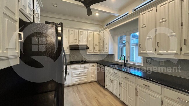 Foto del edificio - 3701 Leathertop Dr