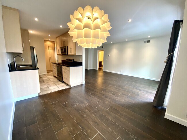 Foto del edificio - 1250 Kings Rd
