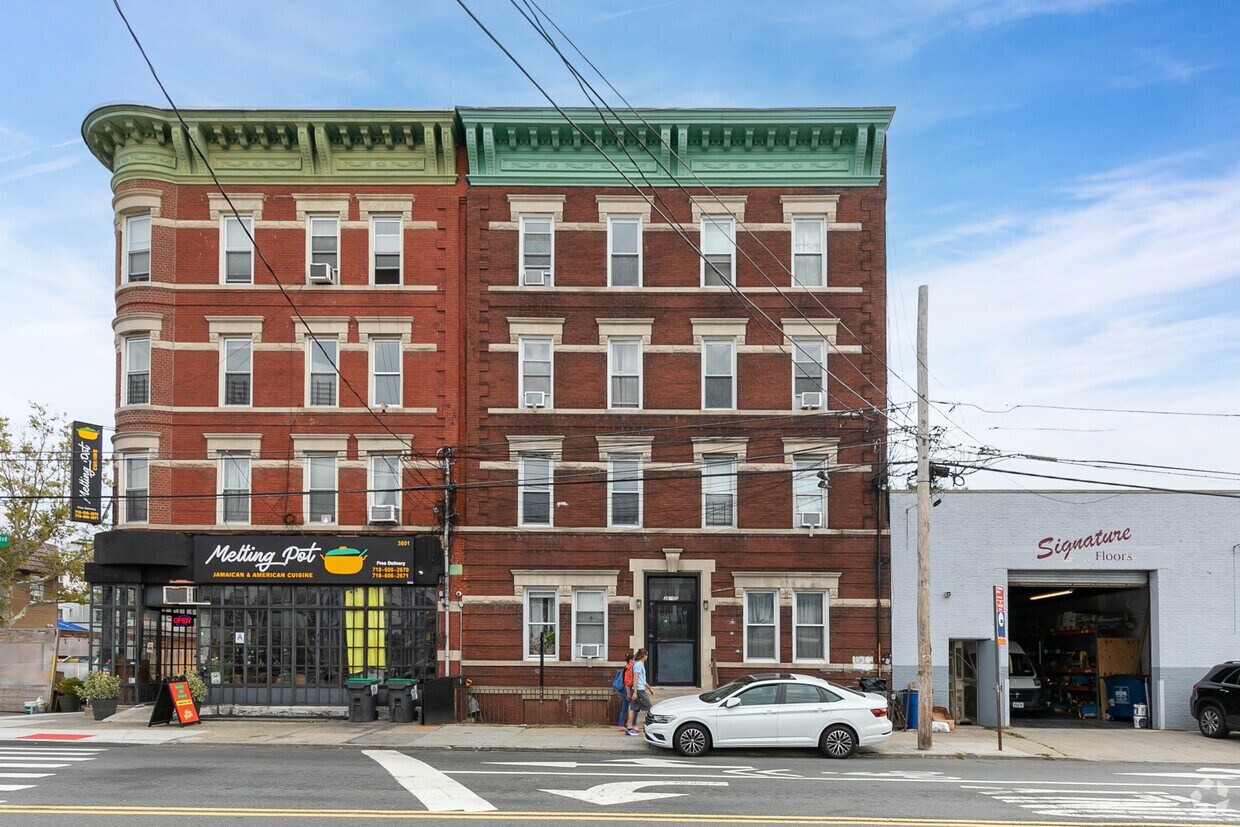 Primary Photo - 3605 Vernon Blvd