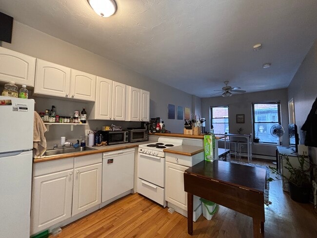 Building Photo - 19 Irving St