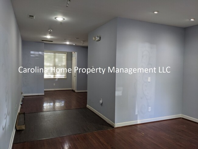 Building Photo - 13127 Rosedale Hill Ave