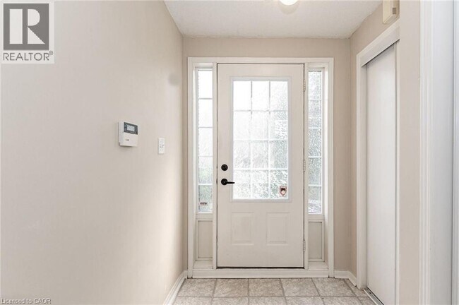 Photo du bâtiment - 2367 Sutton Dr