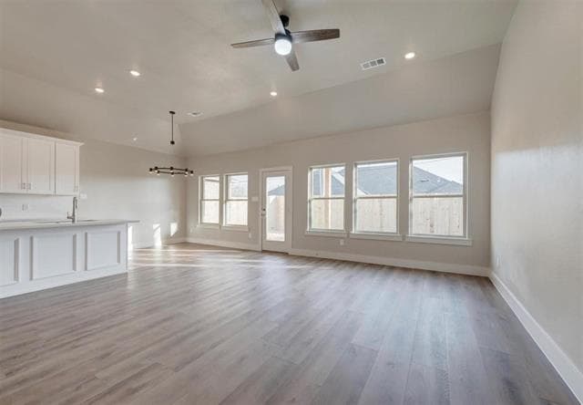 Foto del edificio - 100 Hackberry Ln