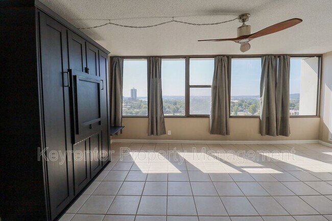 Foto del edificio - 410 W 7th St