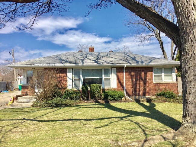 Foto del edificio - 1113-1119 Waukegan Rd