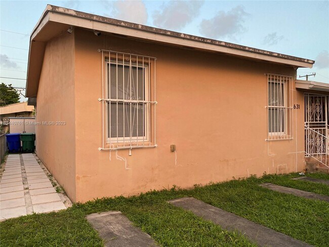 Foto del edificio - 631 Tamiami Blvd