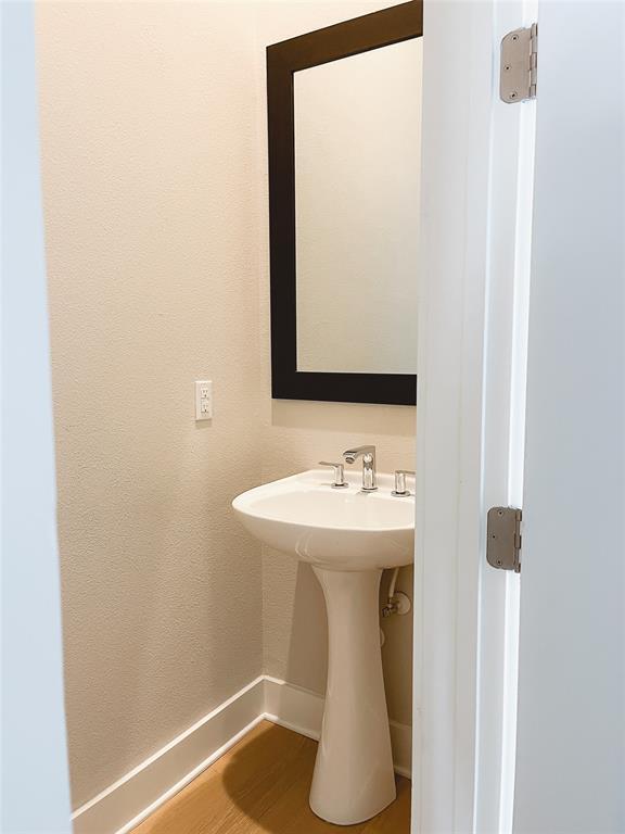 Foto del edificio - 1411 Town Creek Dr