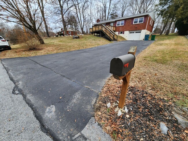 Building Photo - 3-Bedroom Home for Rent - Poughkeepsie