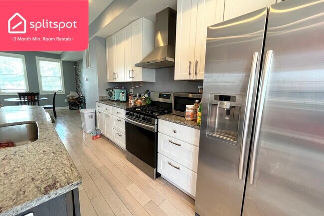 Foto del edificio - Private room in 4 bedroom Washington Apart...