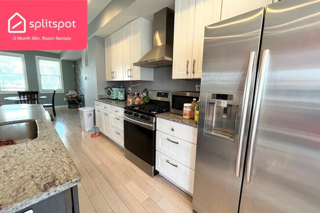 Building Photo - Private room in 4 bedroom Washington Apart...