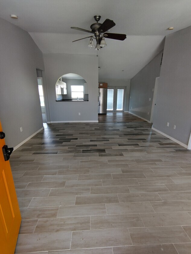 Foto principal - 1949 Manatee Ct