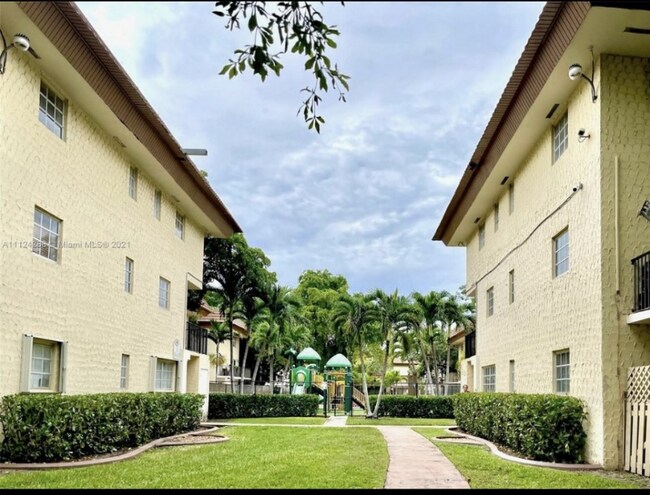 Building Photo - 8650 SW 109th Ave