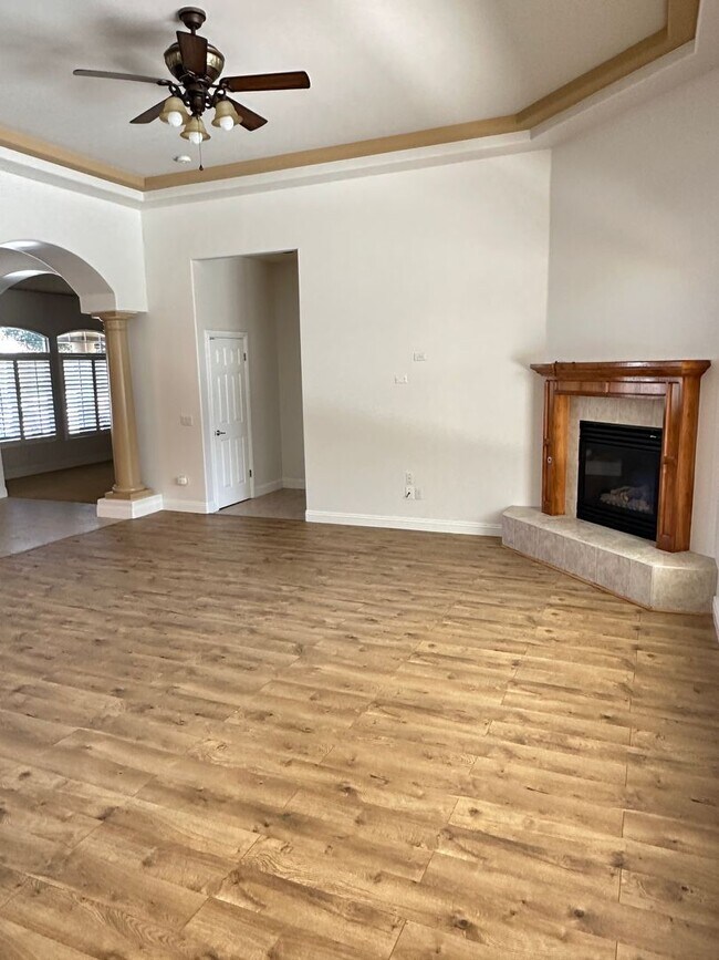 Foto del edificio - Elegant 4-Bedroom Home in the Prestigious ...