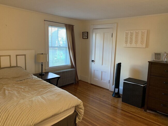Foto del edificio - SINGLE FAMILY HOME IN BEAUTIFUL QUIET QUAI...