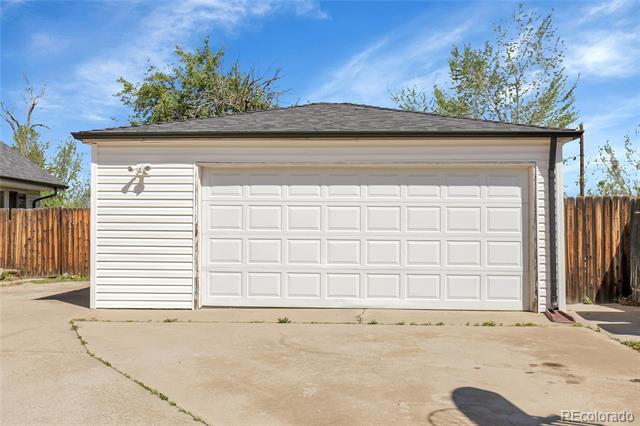 Building Photo - 9864 Pennsylvania Dr