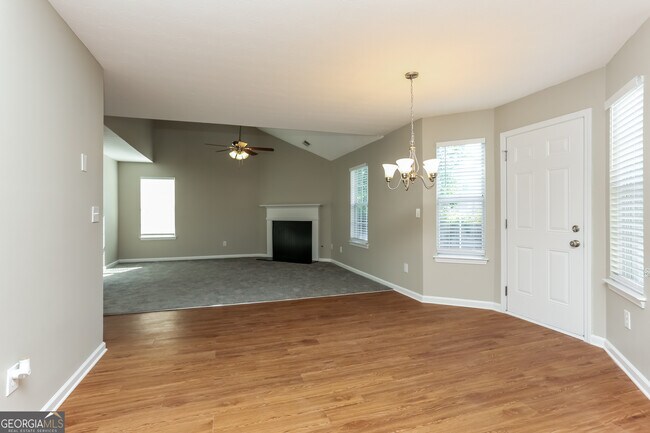 Foto del edificio - 1298 Partridge Ln