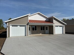 Building Photo - 5270 Christopher Dr