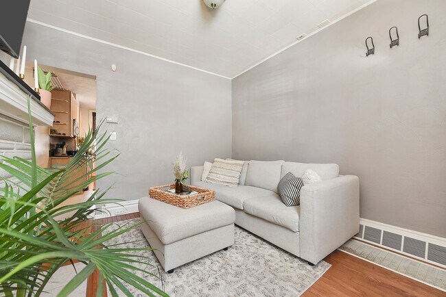 Building Photo - Updated Home - Lawrenceville
