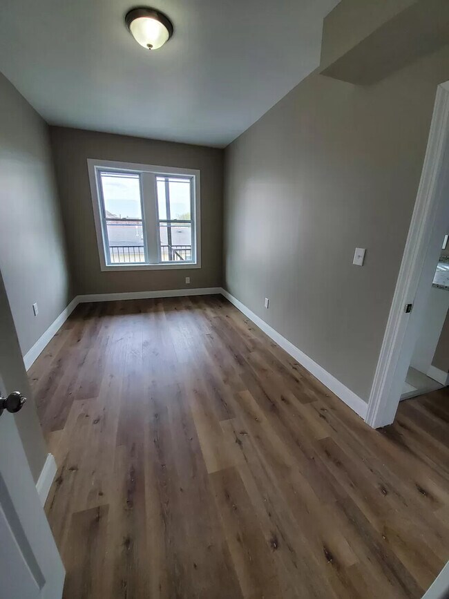 Building Photo - 278 Littleton Ave