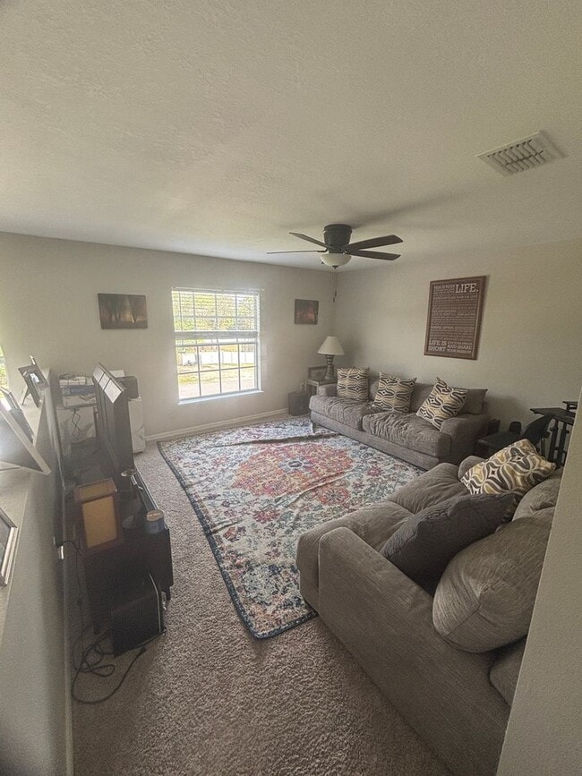 Building Photo - Spacious 4BR House in Brooksville