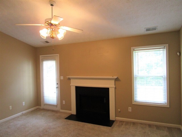 Building Photo - 1352 Westward Drive SW
