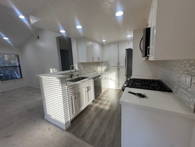 Foto del edificio - Modern 2 Bedroom 2 Bath !