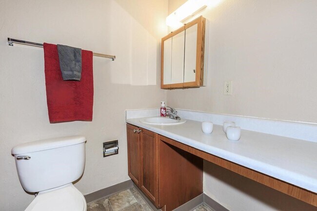 Foto del edificio - 424 Healy Ave S