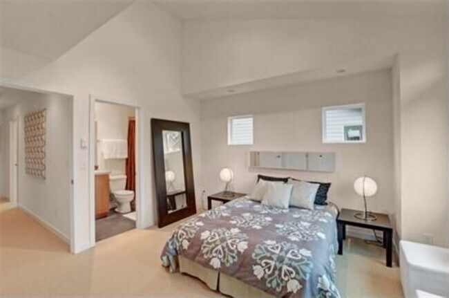 Foto del edificio - Modern 3 bedroom 3.5 bathroom townhouse located in Cedar Park