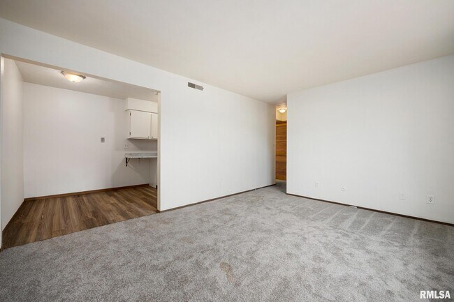 Foto del edificio - 1300 W Jeth Ct