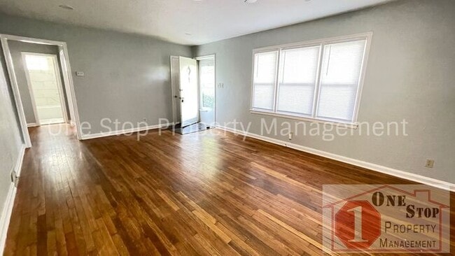 Foto del edificio - Beautiful 3 Bedroom 1 Bathroom Home in Gra...