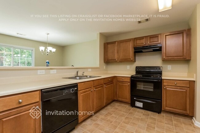 Foto del edificio - 2650 Mayfair Dr