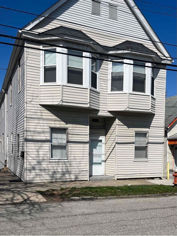 Primary Photo - 3020 Searsdale Ave
